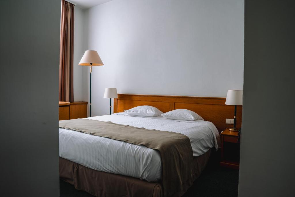 Postel nebo postele na pokoji v ubytování Hotel Les Eleveurs