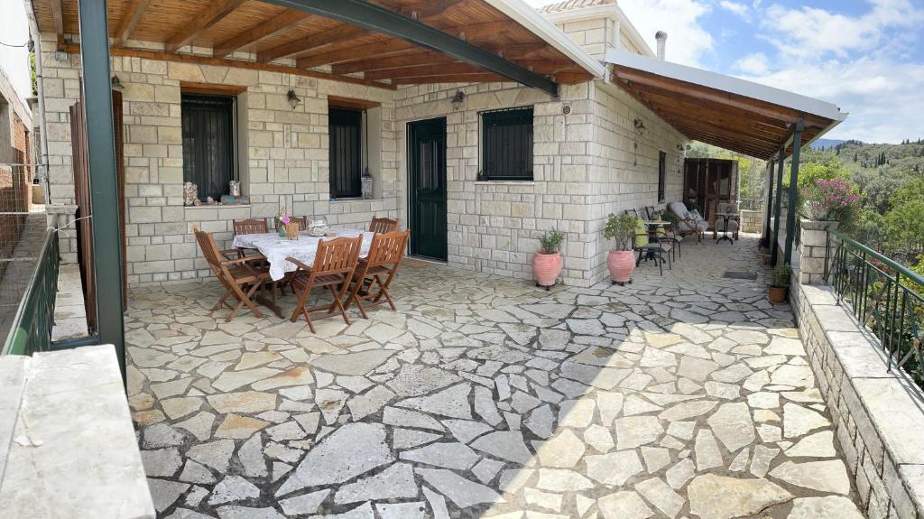 Balkón alebo terasa v ubytovaní Konstas Stone Island House in Meganisi