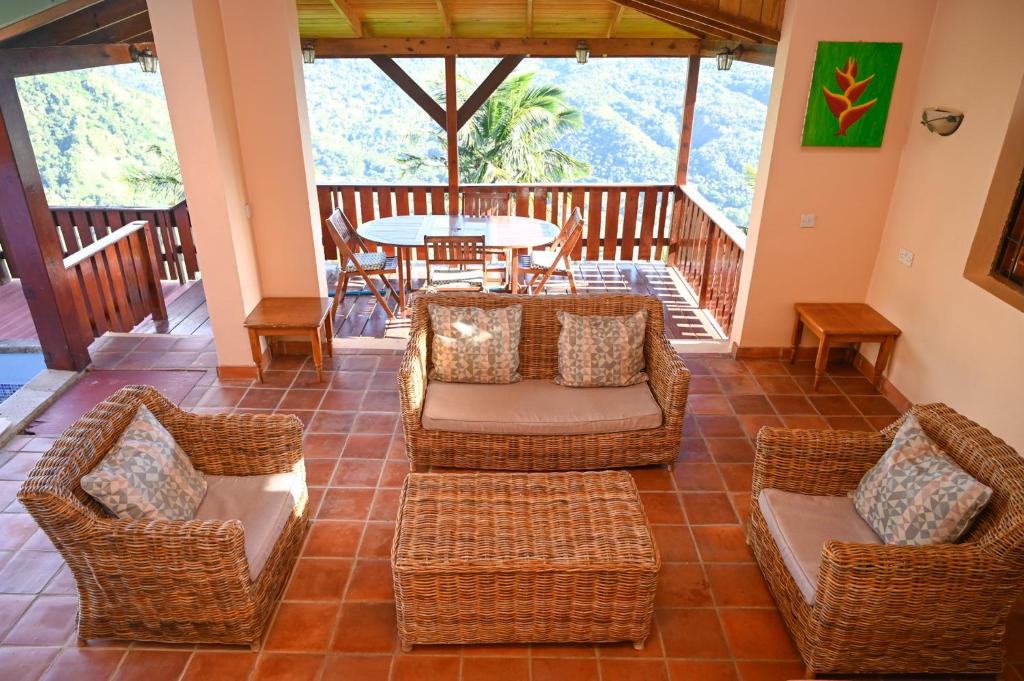 Posezení v ubytování Piton Villa Deck