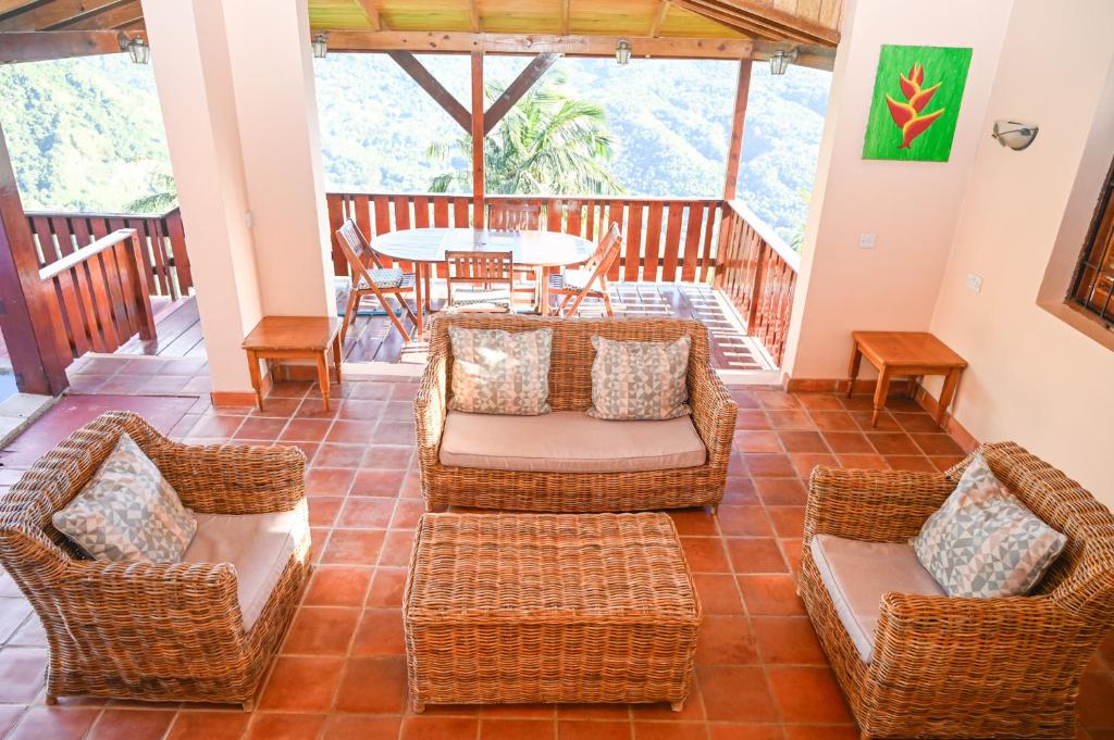 Posezení v ubytování Piton Villa Deck