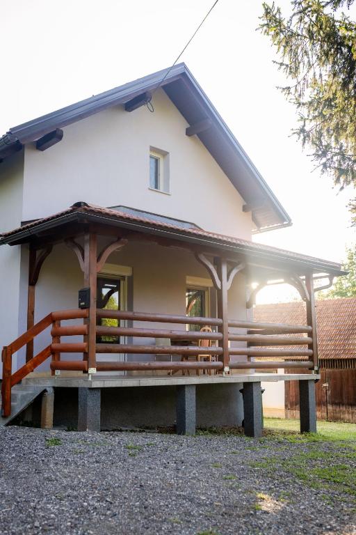 a house with a bench in front of it at Apartman Milka in Slunj