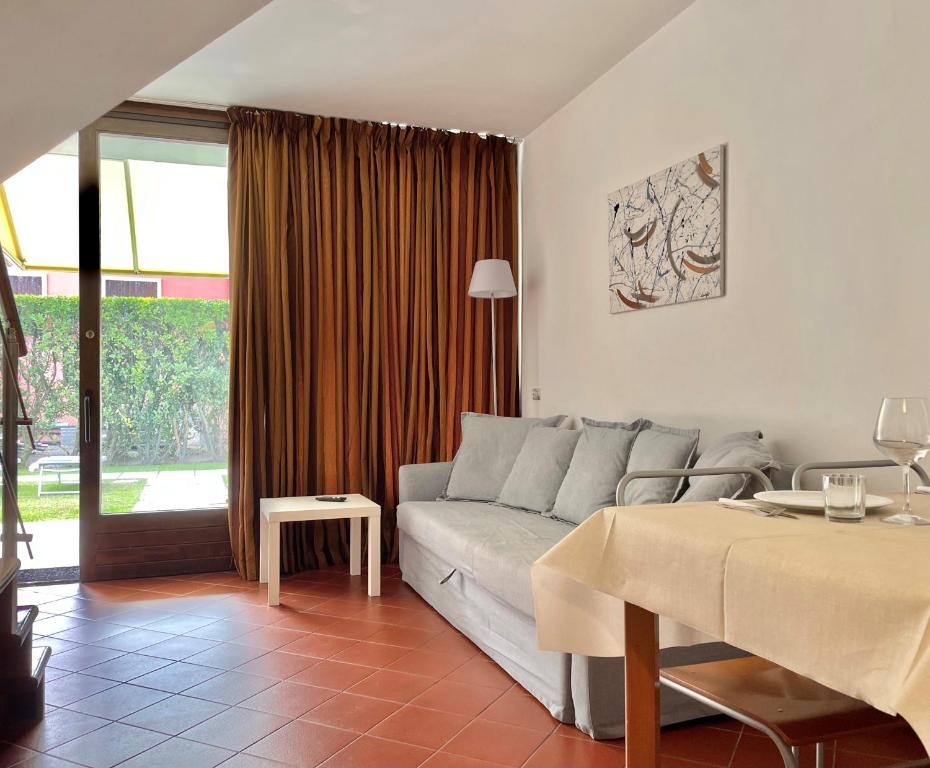a living room with a couch and a table at Bardolino Wein Apartments in Bardolino