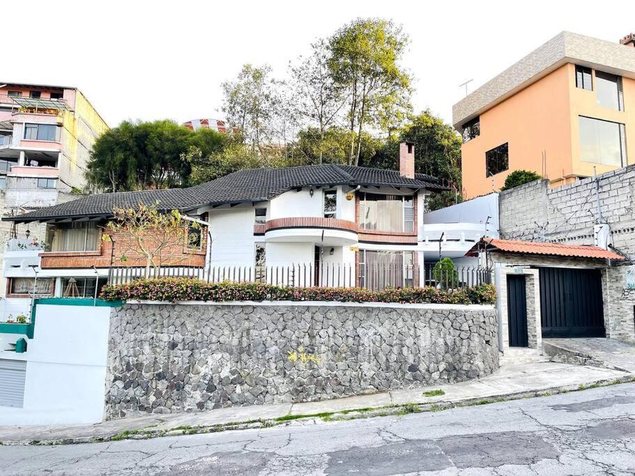 Budova, kde se vila nachází