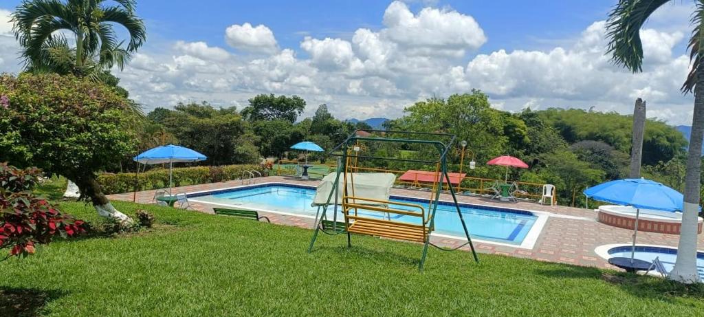 Bazén v ubytování FINCA HOTEL TRADICION CAFETERA nebo v jeho okolí