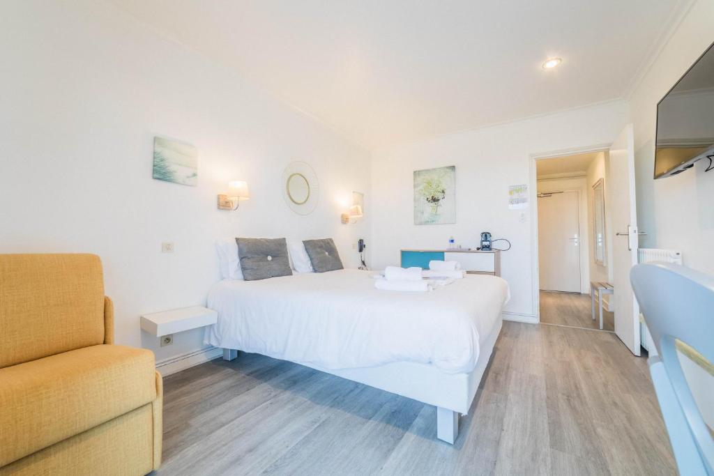 Logis Hôtel le Relais du Bas Limousin - Superior Single/ Double Room With Terrace