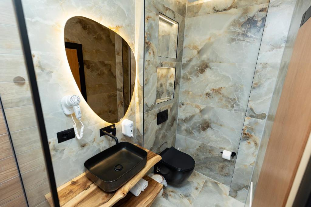 Hotel Joni - 阳台上的高级双人间