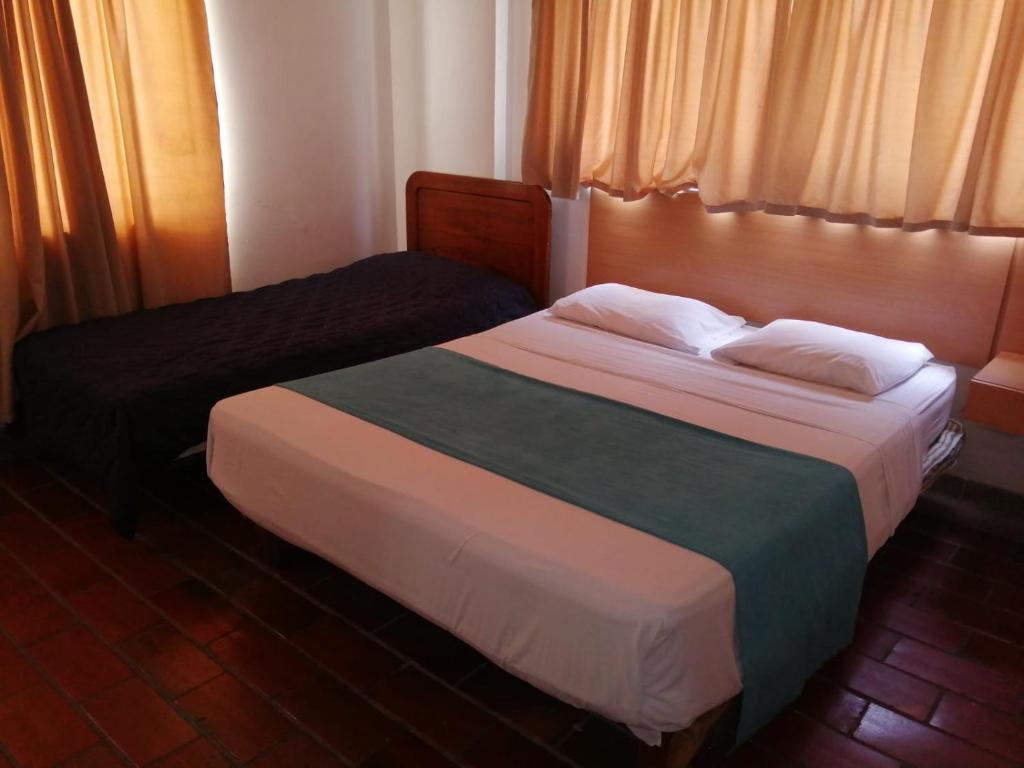 En eller flere senge i et værelse på HOTEL del OESTE B&B