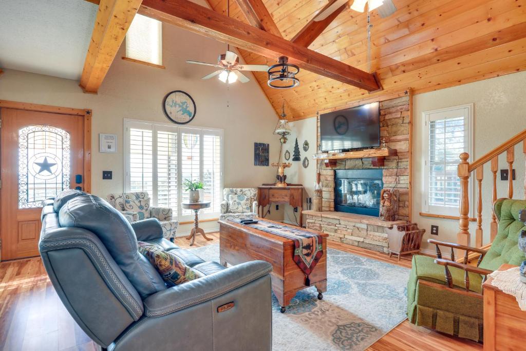 a living room with a couch and a tv at Pet-Friendly Canyon Lake Cabin, 1 Mi to Water! in Canyon Lake