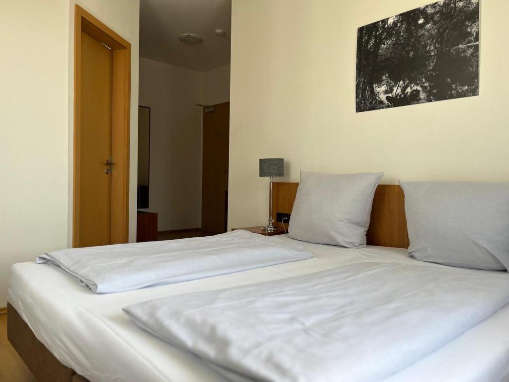 Postel nebo postele na pokoji v ubytování Landgasthof zur Sonne I Hotel & Restaurant