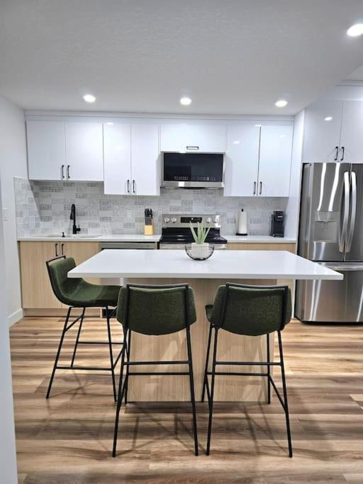 Cozy 2 bedrooms and 1 bath for 4 guests! photo