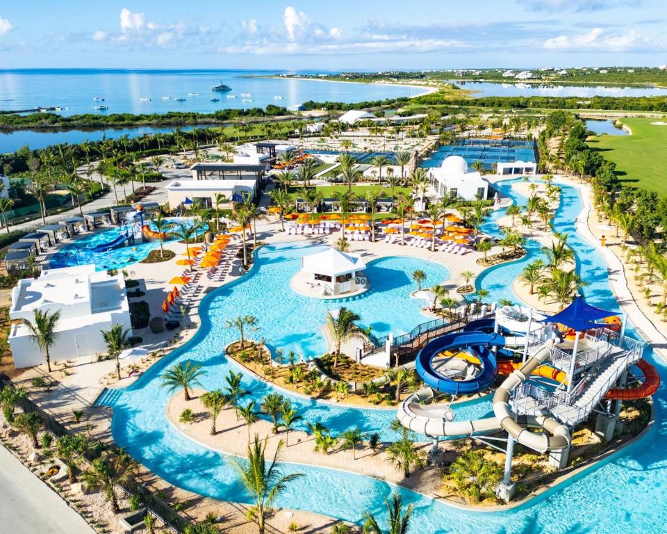 Bazén v ubytování Aurora Anguilla Resort & Golf Club nebo v jeho okolí