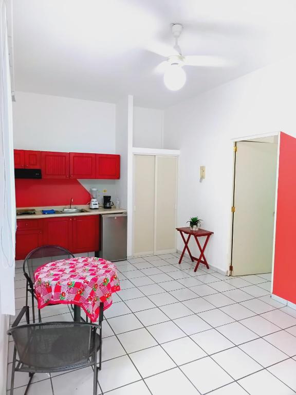 Suites Galván centro Colima, alberca, Wifi, parking - Economy Vierpersoonskamer Met Gedeelde Badkamer