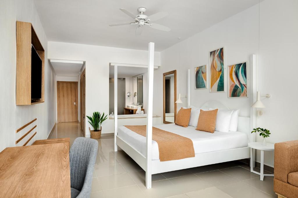 Postel nebo postele na pokoji v ubytování Sunscape Dominicus La Romana - All Inclusive