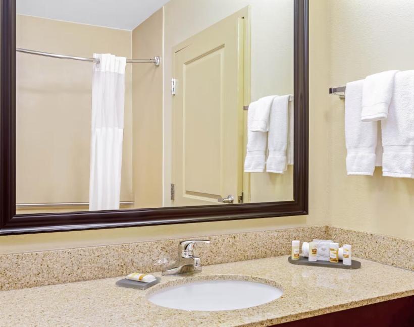 La Quinta by Wyndham Lancaster photo