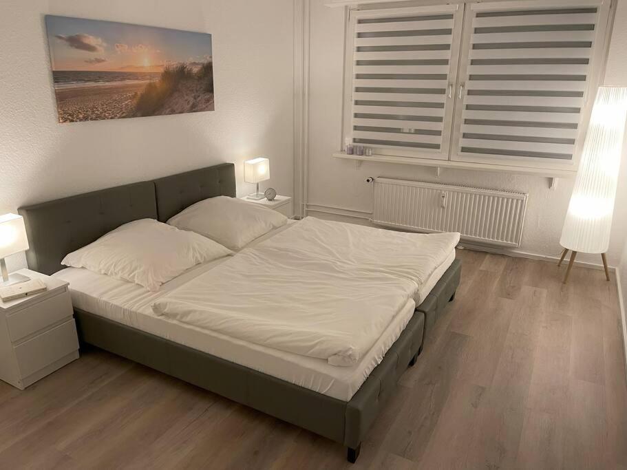 Postel nebo postele na pokoji v ubytování Gemütliches Apartment in Duisburg