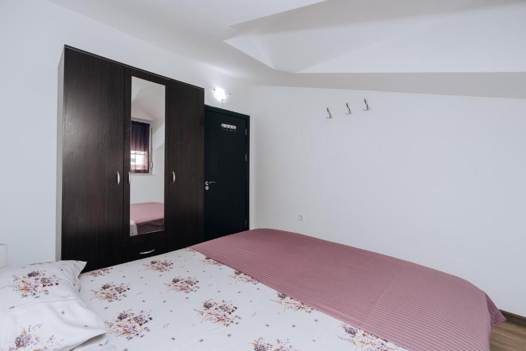 Paradise Bay Apartments - 5