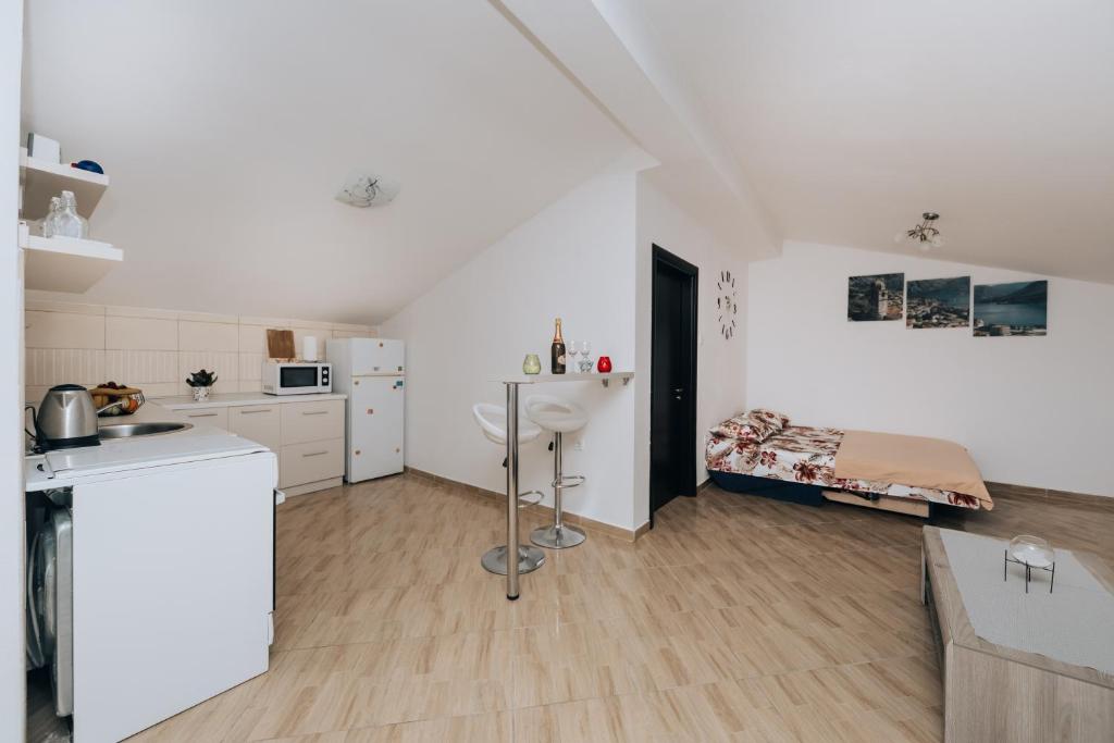 Paradise Bay Apartments - 10