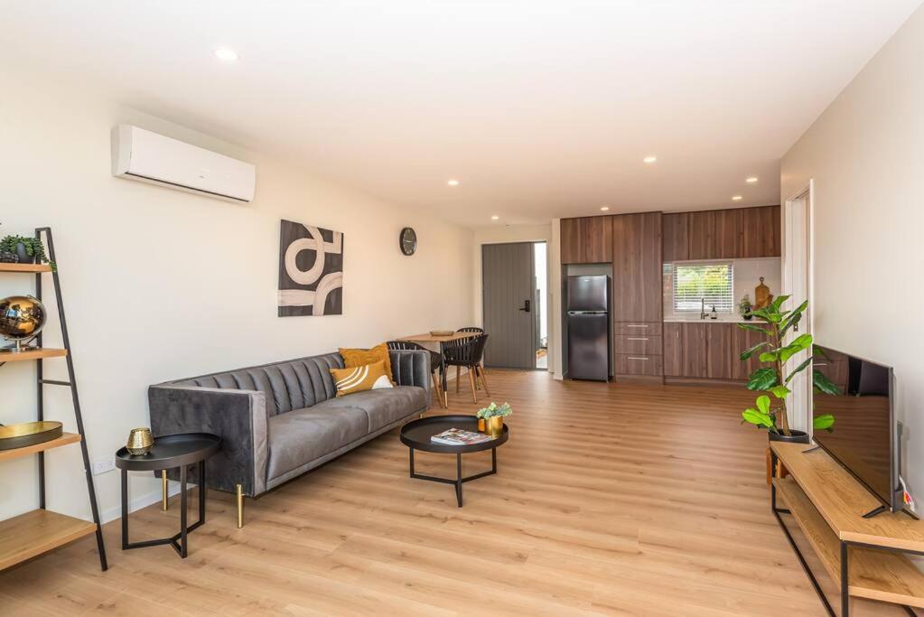 Hop, Skip, Jump to the city ! - Resim 1