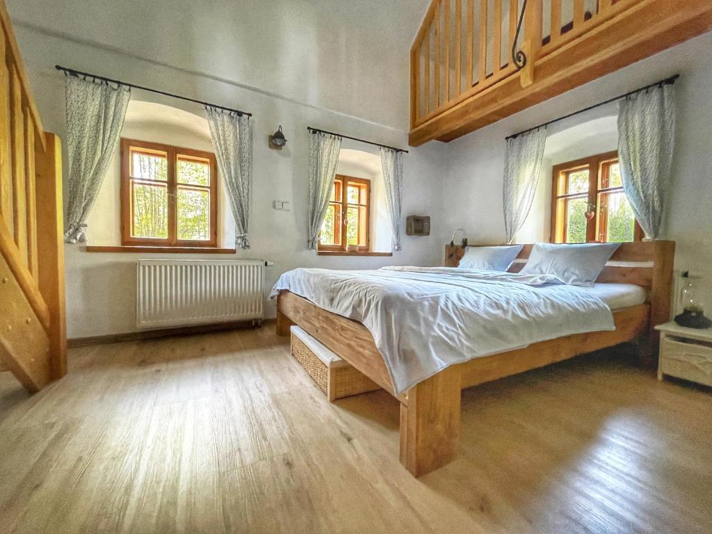 Postel nebo postele na pokoji v ubytování Chalupa Nový Vojířov čp. 27