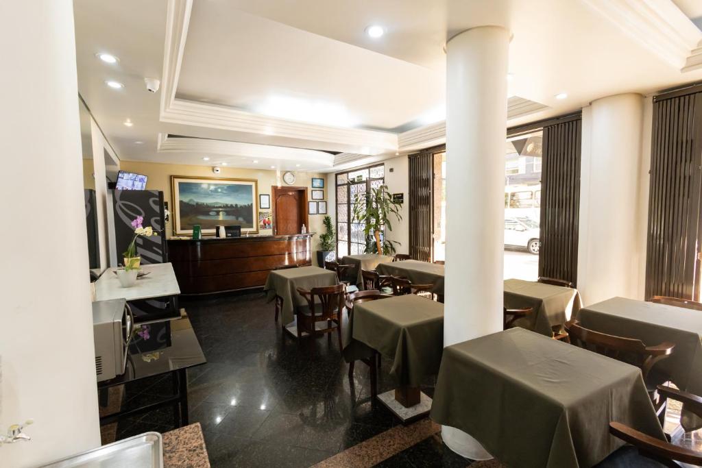 Uma área de estar em Hotel Golden Star