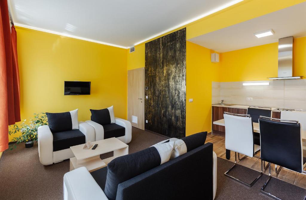 Telewizja i/lub zestaw kina domowego w obiekcie Hostel Mayer Superior Veszprém