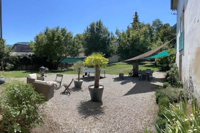 Vonkajšia záhrada v ubytovaní Le Moulin Chambres hôtes