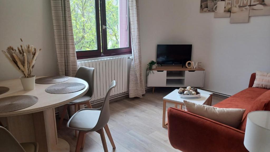 VILLARGONDRAN, les magnifiques cols de MAURIENNE garage motos, vélos - Twee Slaapkamers Appartement