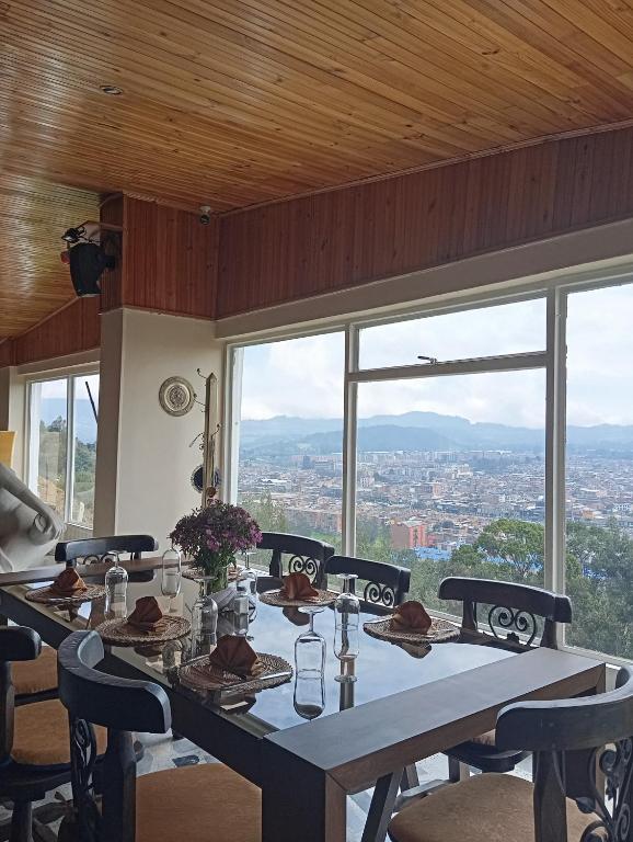 Nespecifikovaný výhled na hory nebo výhled na hory při pohledu z hotelu