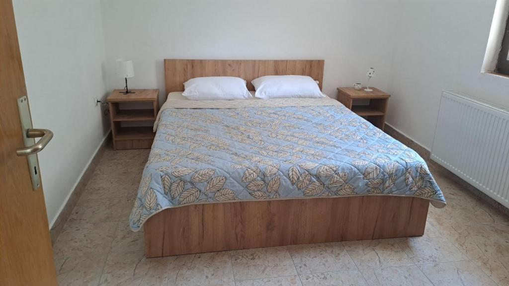 a bedroom with a bed and two night stands at Villa Vera in Peštani