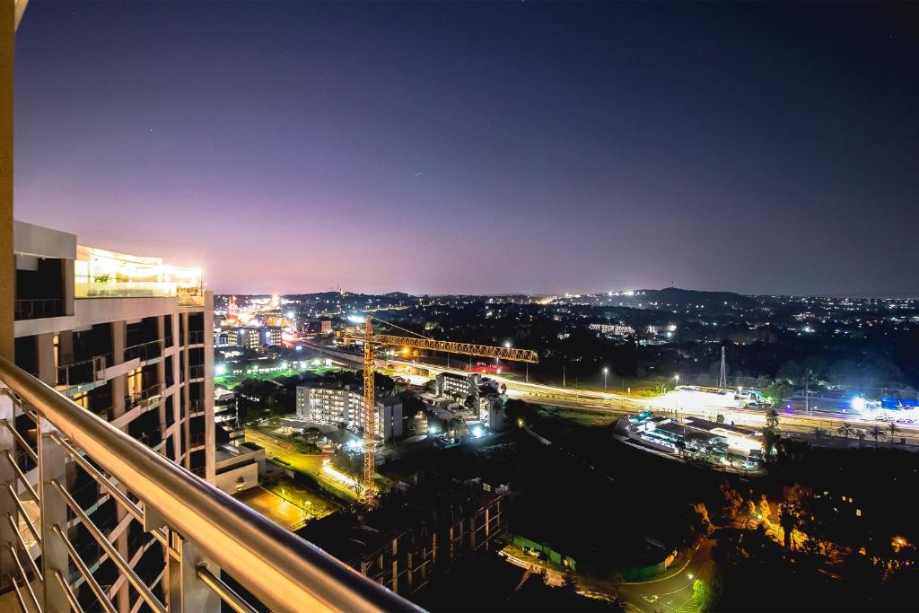 Ảnh trong thư viện ảnh của Penthouse and Apartment at The Capital Triology Menlyn Maine ở Pretoria
