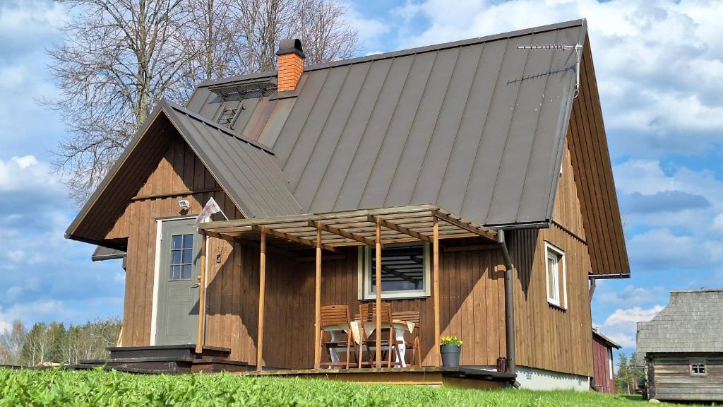 a house being constructed with a gambrel roof at Plagandõ puhkemaja in Leimani
