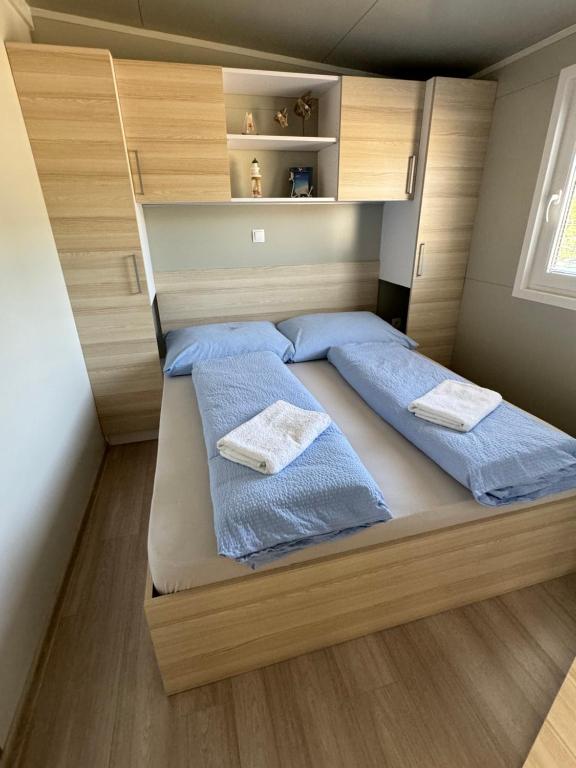 Postel nebo postele na pokoji v ubytování Marty House Drage