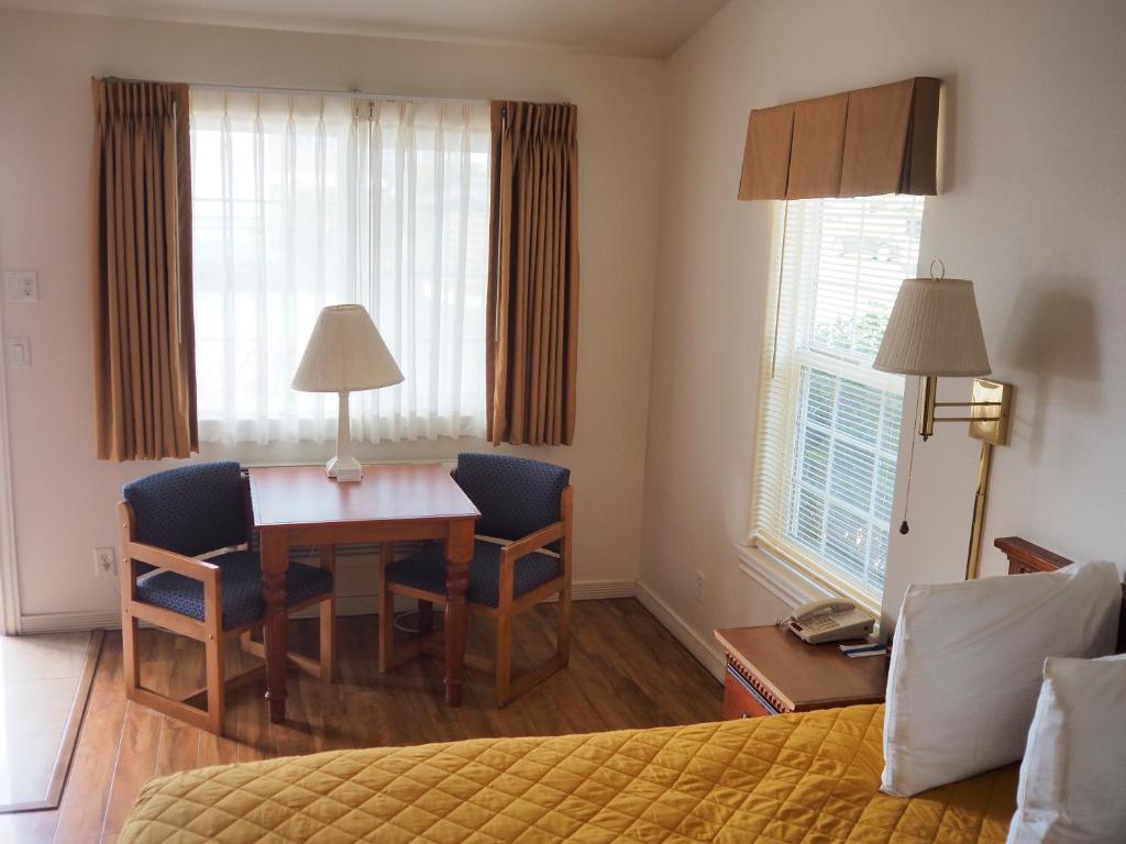 Wild Rivers Motorlodge - Premium King Room - Not Pet Friendly
