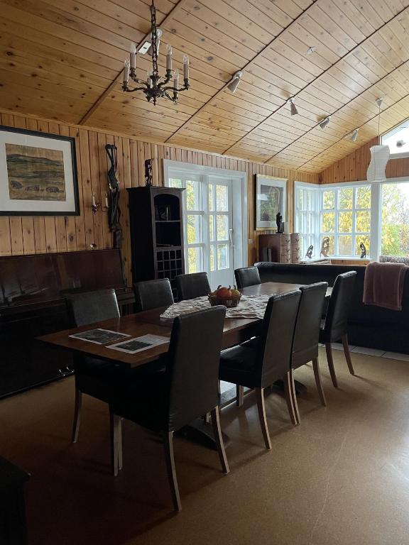 TV a/nebo společenská místnost v ubytování Kaldbaks-kot cottages