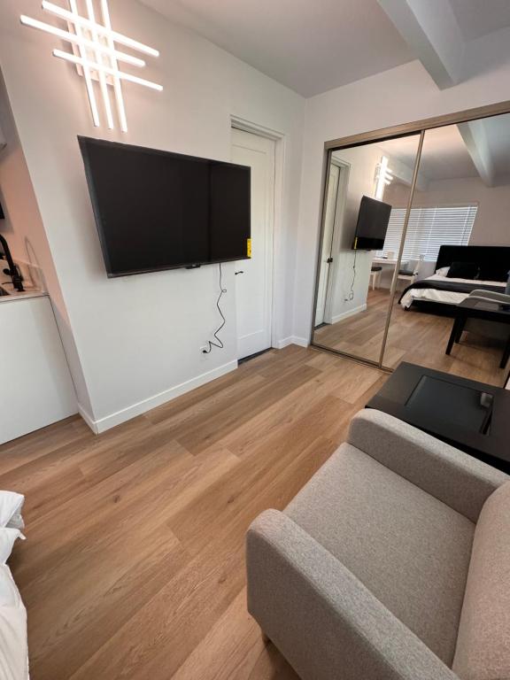 Modern Studio Stylish &Cozy Back Unit - Camera Doppia