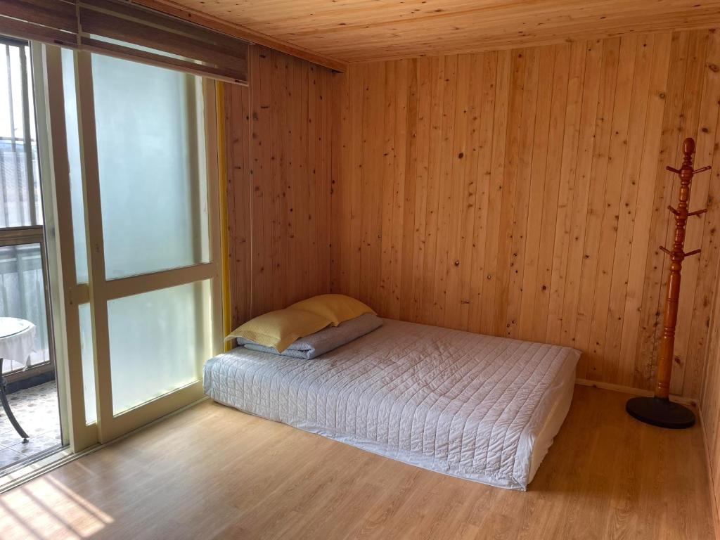 En eller flere senger på et rom på Cypress Stay Gyeongju