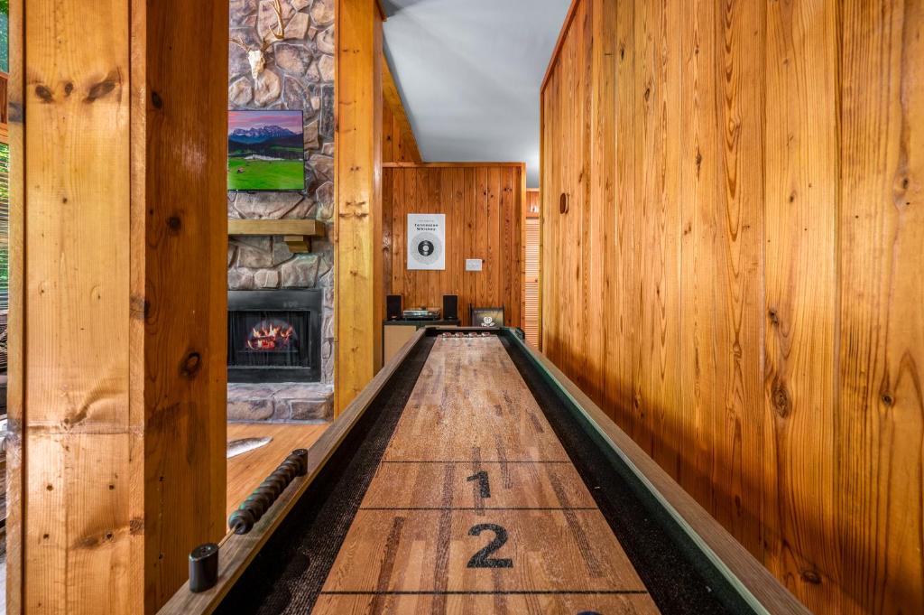 Foto sihtkohas Gatlinburg asuva majutusasutuse Escape to Sugar Chalet: The Rustic Modern Retreat galeriist
