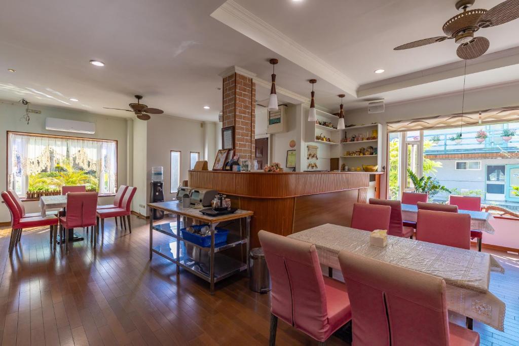 a kitchen and dining room with a table and chairs at Yishin Garden B&amp;B in Pinghe