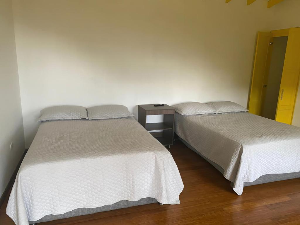 Finca cafetera con TV, Baño Privado, Wifi - Habitación Gemela