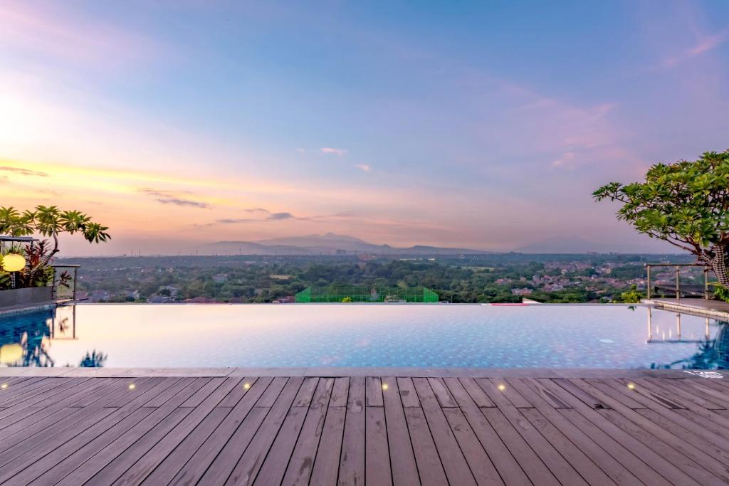 Pemandangan gunung umum atau pemandangan gunung yang diambil dari hotel
