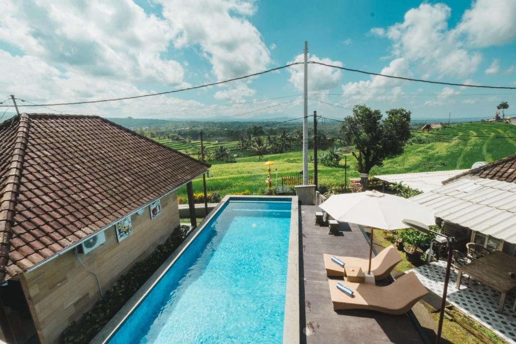 Bazén v ubytování Bhuana Agung Villa and Restaurant nebo v jeho okolí