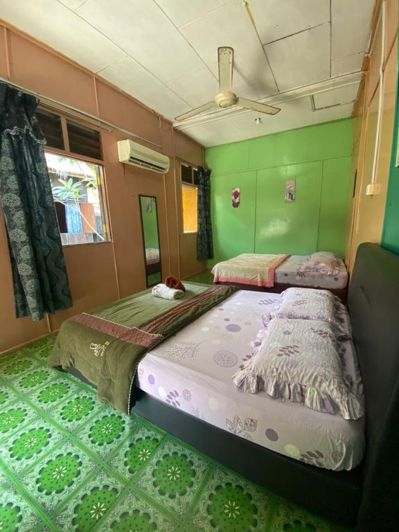 Postel nebo postele na pokoji v ubytování B'first Chalet Perhentian Island