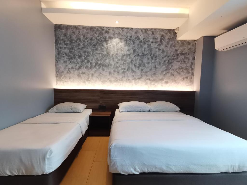 Katil atau katil-katil dalam bilik di Lumut Hotel