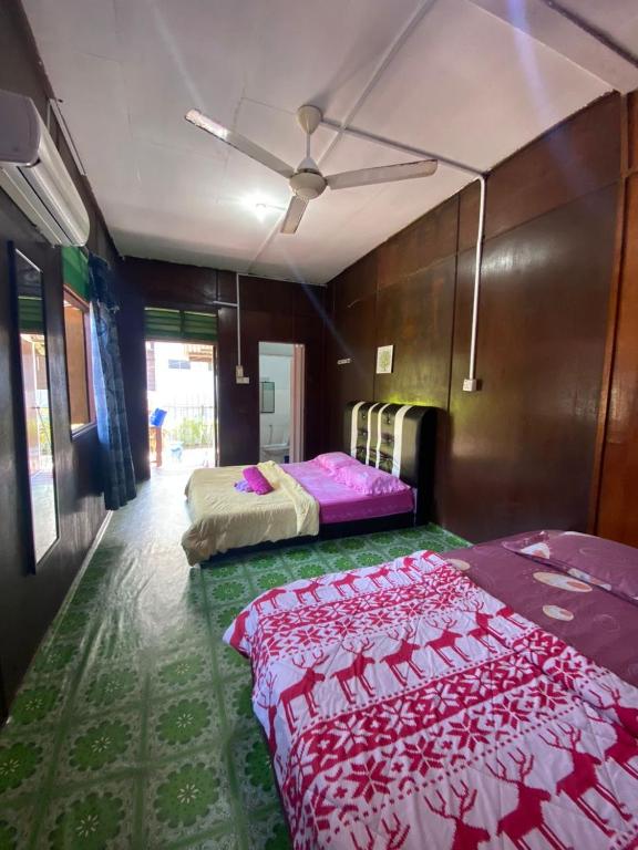 Postel nebo postele na pokoji v ubytování B'first Chalet Perhentian Island