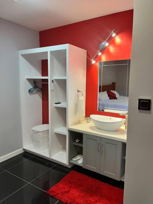 Fotografie z fotogalerie ubytování Coconut Creek - Entire Two Bedroom Unit. v destinaci Hyde Park