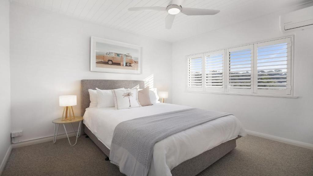 Postel nebo postele na pokoji v ubytování 12 At Terrigal Ocean Views, Wifi Accom Holidays