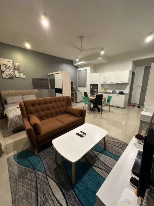 Dapur atau dapur kecil di cozy cybersqaure with wifi free parkin & netflix109