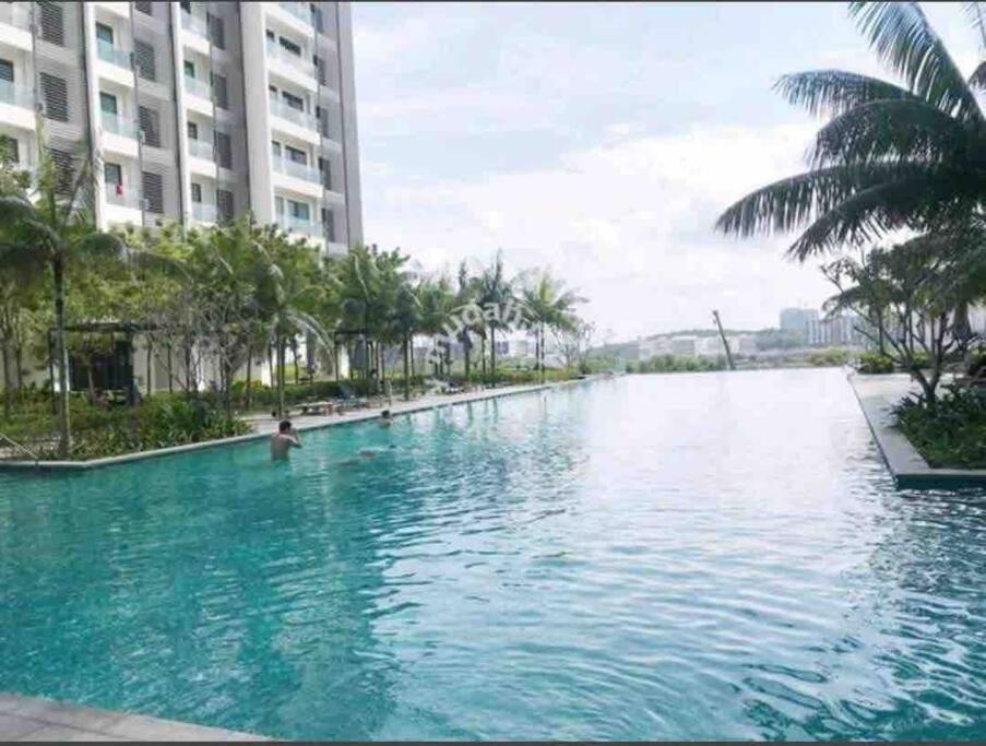 Kolam renang di atau dekat dengan cozy cybersqaure with wifi free parkin & netflix109