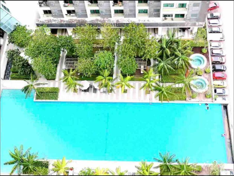 Kolam renang di atau dekat dengan cozy cybersqaure with wifi free parkin & netflix109