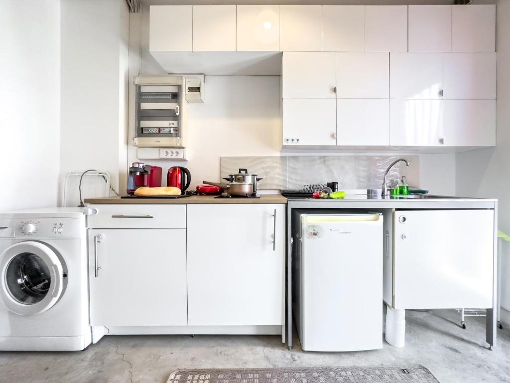 Kuchyň nebo kuchyňský kout v ubytování Ceramus Apartments Gazi View